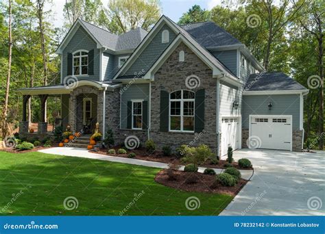 9236 Large Suburban House Stock Photos Free And Royalty Free Stock