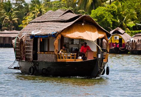20 Exotic Houseboat Photos That Will Convince You That Your Next