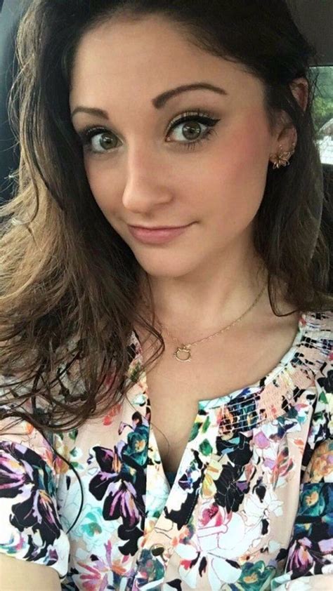 Cute selfie of the day. Hot Car Selfies - Barnorama