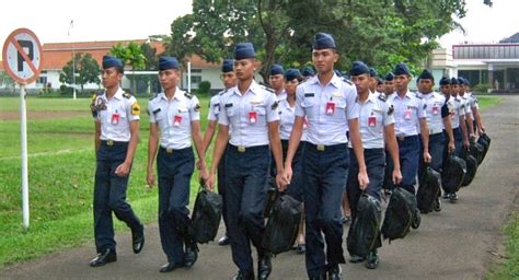 Pendaftaran sekolah kedinasan stp nhi bandung ta 2021/2022. Alasan dan Filosofi Di Balik Seragam Ketat IPDN (dan Sekolah Kedinasan Lainnya) | Rencanamu