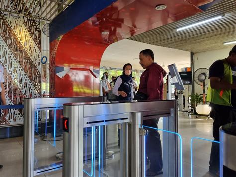 Gunakan Face Recognition Boarding Tiket Ka Di Stasiun Solo Balapan