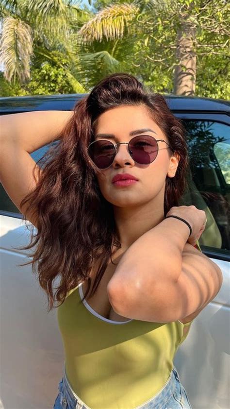 Avneet Kaur Shared Hot Pictures In Top And Shorts Denim See Here