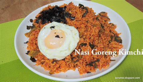 1 cup nasi putih, 1 sendok makan kimchi, 1 siung bawang putih, 2 siung bawang merah, 1/4 buah bawang bombay, secukupnya daun bawang, 2 buah bakso sapi, secukupnya dada ayam, 2 butir telur, minyak goreng, minyak wijen, secukupnya kecap manis, secukupnya garam. Tentang Aku: Resepi : Nasi Goreng Kimchi