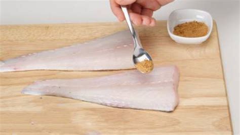 Para hacerla, te bastará con rellenar unos filetes de merluza con los ingredientes que más te gusten: Merluza al horno con verduras - Gallina Blanca