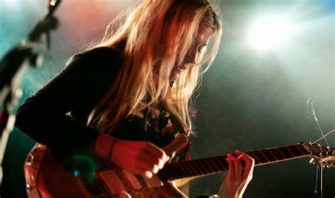 12 Greatest Female Electric Guitarists Guitarist Female Guitarist