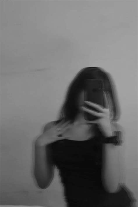 Siyah elbiseli mükemel kız in 2022 Face aesthetic Mirror selfie