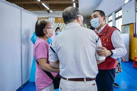 Jun 25, 2021 · 疫苗殘劑即起開放預約，指揮中心今天強調，只有每天剩下最後一瓶、打不完的才算殘劑，建議在住家、工作場所附近就近預約，否則接獲通知也. 新北「免預約打疫苗」挨轟恐特權插隊 市府爆氣回擊 -- 上報 / 焦點