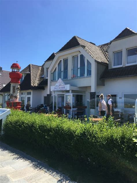 Einige zimmer empfangen sie zudem mit einem balkon oder einer terrasse zur südseite, andere bieten aussicht auf die ostsee. "Außenansicht" Haus am Meer (Hohwacht) • HolidayCheck ...
