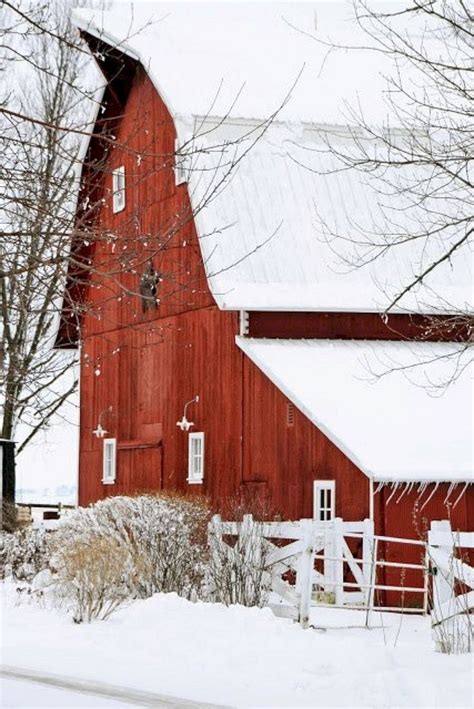 45 Beautiful Rustic And Classic Red Barn Inspirations Country Barns Barn Pictures Old Barns