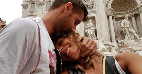 A apresentadora da sic, de 33 anos, continua a partilhar com os seus seguidores alguns momentos de um dos dias mais importantes da sua vida, através de imagens publicadas nas redes sociais. Daniel Oliveira pediu Andreia Rodrigues em casamento "Sim ...