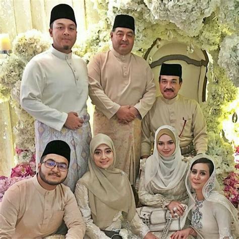People interested in siti nurhaliza lentera timur also searched for. EKSKLUSIF!!! Aksi Dato' Siti Nurhaliza dan Datuk K Semasa ...