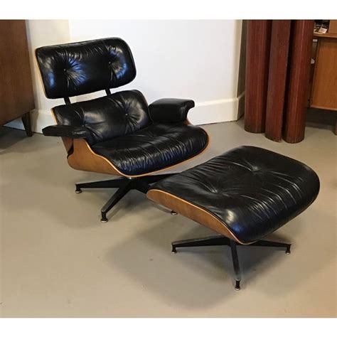 Over the years the herman miller lounge chair has been produced in many beautiful real wood veneers, high quality leathers and fabrics. Vintage Original Herman Miller Eames Lounge Chair and ...