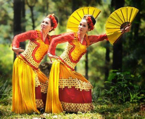 Pola lantai tari jaipong adalah? Tarian Jaipong, Jawa Barat #PINdonesia | I Love Indonesia ...