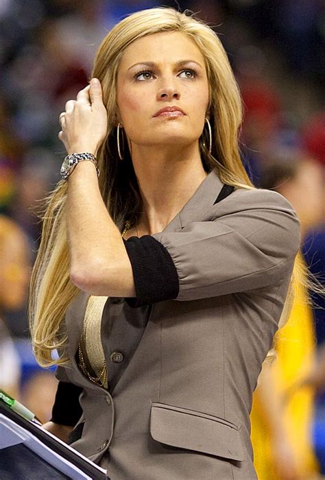 10 Stunning Reminders Why Erin Andrews Is Every Guys Favorite Sports