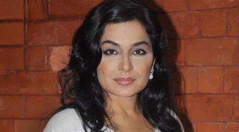 Court Issues Arrest Warrant For Pakistani Actress Meera The Indian