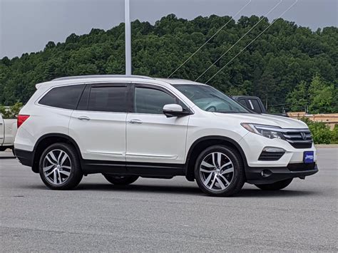 Pre Owned 2017 Honda Pilot Touring With Navigation And Awd
