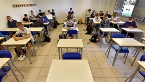 Domani si rientra anche in lombardia, 7 regioni rinviano al 1° febbraio. Scuola, in Puglia la protesta dei presidi: "No alla ...