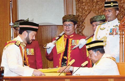 Listing the first sultan of kedah as sultan mudzafar shah i centuries before the partitioning of the abbasid caliphate into distinct sultanates and almost three centuries prior to the contradicting claims of the terengganu inscription stone. Usah usik unsur tradisi Perlembagaan Persekutuan 1957 ...