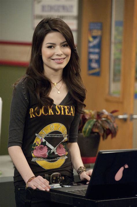 The series will star miranda cosgrove, nathan kress. iCarly: Das Dreifach-Date (iWin a Date) S01E24 TV ...
