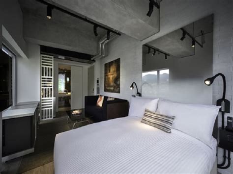 Perkiraan harga borongan plus material jika harga permeternya 3 juta. Desain Interior Kamar Hotel Gaya Industrial; Tampilan ...