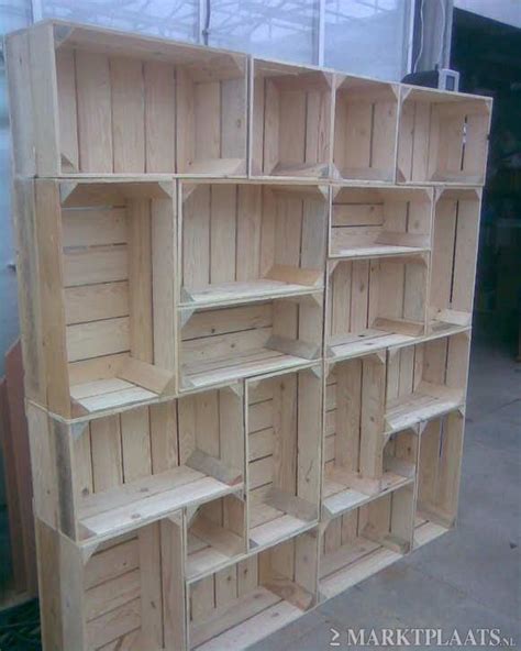 Stylish and easy to make bookshelf. DIY idea: Shelf out of crates | Cheap bookshelves, Diy ...