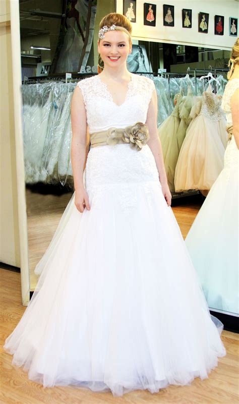 Autumn wedding dress to meet the classic roman style, fairytale design time. Our First Real Bride Model Looks So Fantastic, You Might ...