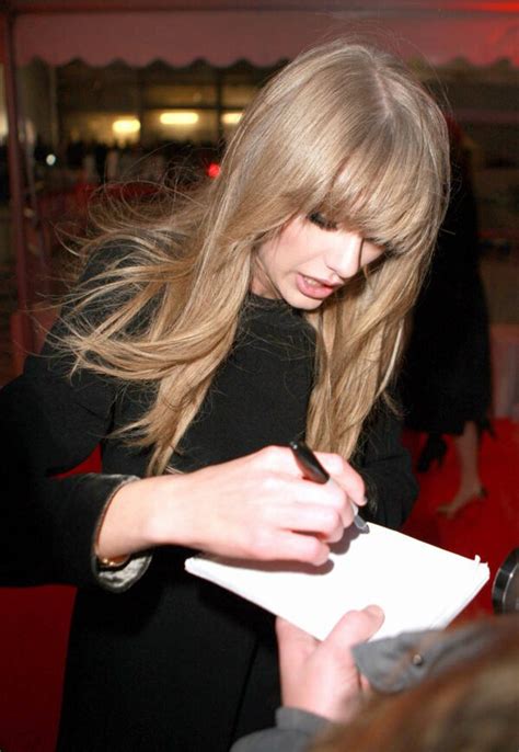 Taylor Swift Is Holding A Piece Of Paper In Her Left Hand But People