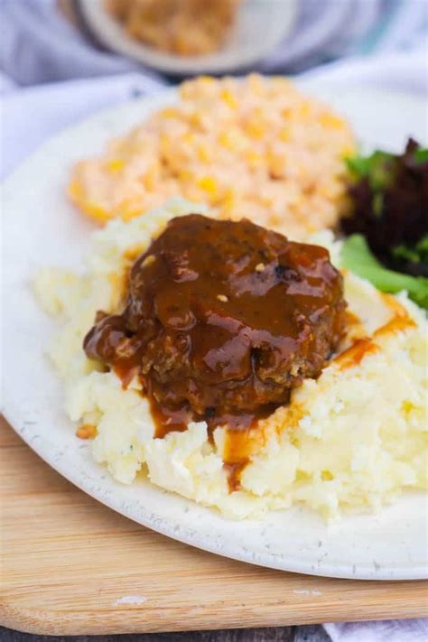 Back when i was a kid, and our parents didn't have time to make a meal, we'd get to enjoy . Easy Salisbury Steak on top of mashed potatoes in 2020 ...