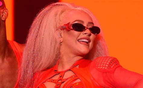 Christina Aguilera Musically Commands Flight For Lip Sync In Sneakers