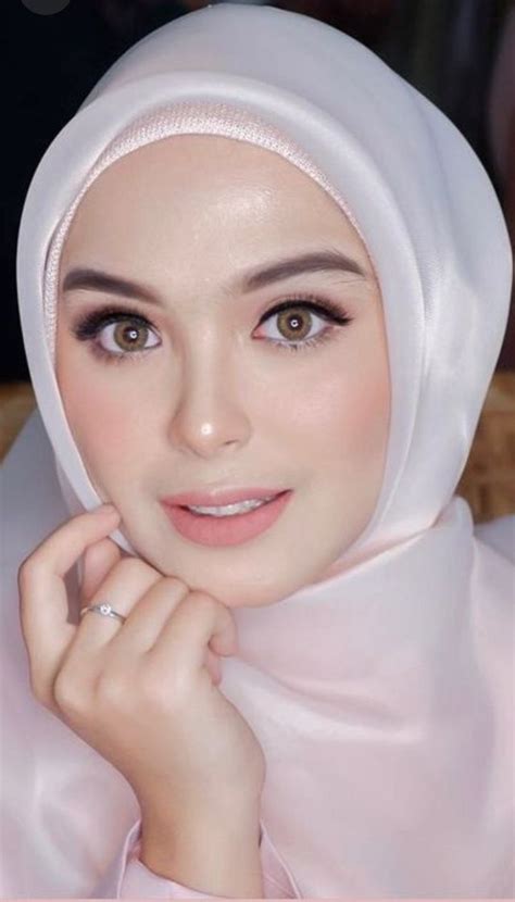 Beautiful Muslim Women Beautiful Hijab Pretty Face Wedding Makeup
