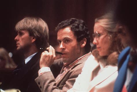 Erziehen Gewebe Gut Ausgebildete Ted Bundy In Court Rechtzeitig Rein Linie
