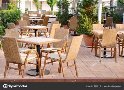A variety of styles of cafes and restaurants will benefit from their. Chairs and tables in modern cafe, outdoors — Stock Photo ...