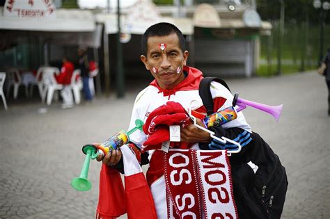 Desde hace unos años, en la selección de italia comenzaron a cantar el himno a puro grito, para demostrar sentido pertenencia, sentimiento y pasión, alimentado por un contexto inmejorable y soñado: Hinchas remecieron el Nacional cantando el Himno con la ...