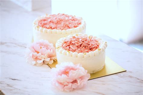 This cake would make a lovely afternoon tea treat on mother's day or a great alternative to classic a victoria sponge. Nesuto Patisserie Honours Moms With Special Mother's Day Cake | AspirantSG - Food, Travel ...