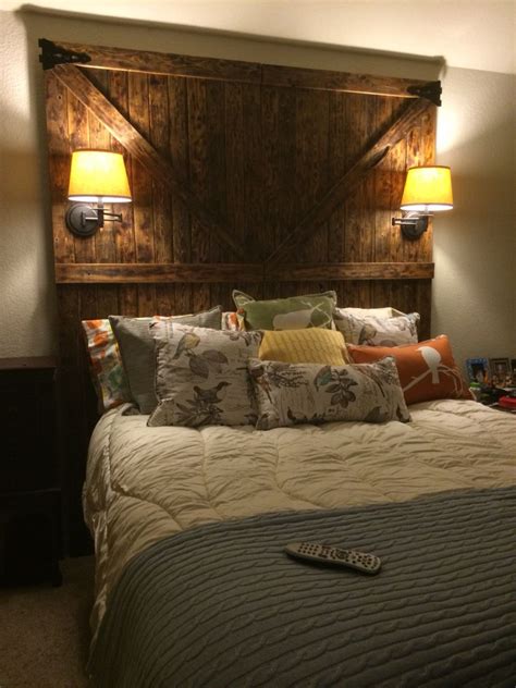 Wooden beefy pallet bed with headboard and footboard. Do-it-yourself Barnstyle headboard. | Diy home decor bedroom, Remodel bedroom, Home decor bedroom