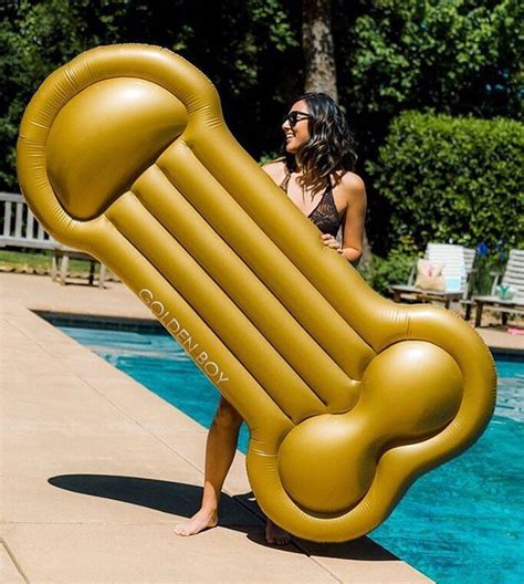 we hope this totally ridiculous yet very real pool float makes your monday a little better 😂