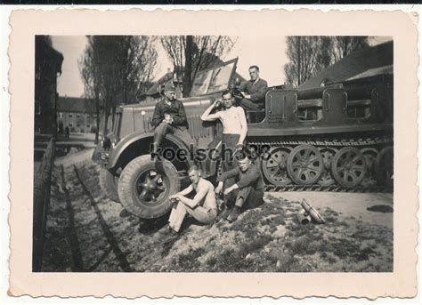 Foto Soldaten Der Wehrmacht An Einer Panzer Halbkette Artillerie