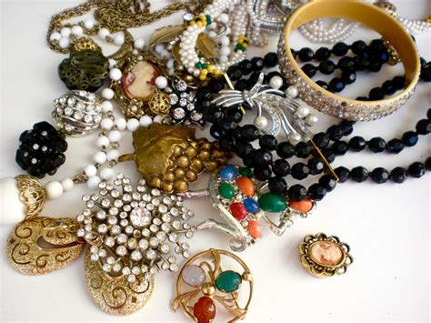 Fine Antique Jewelry is a Delightful Possession | B2B Business Blog