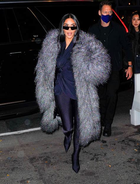 Kim Kardashians Silver Fur Coat ‘snl Outfit Photos Hollywood Life
