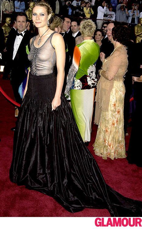 Gwyneth Paltrow On Her 2002 Oscars Dress I Should Have Worn A Bra Us Weekly Oscar Dresses
