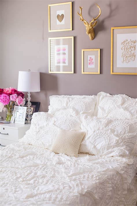 reveal styling  bedroom   nebraska apartment color chic