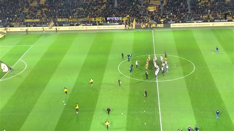 Sokratis gibt erstmals ein ganzes interview auf deutsch, nobby dickel singt ein lied von peter alexander und hat einen medizinisch wertvollen tipp. Jingle bells, jingle bells Bvb- Hoffenheim - YouTube