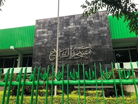 Bangunan surau itu kemudian berfungsi sebagai pusat ilmu dan kegiatan masyarakat dengan jabatan agama islam selangor (jais) yang dibuka untuk sewaan kepada orang ramai bagi pelaksanaan program, katanya dalam satu kenyataan, hari ini. Masjid Al Falah Surabaya Belum Gelar Salat Jumat, Ini ...