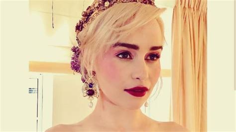 Emilia clarke has a bee tattooed on her little finger on the right hand. Khaleesi aka Emilia Clarke wants Game of Thrones themed ...