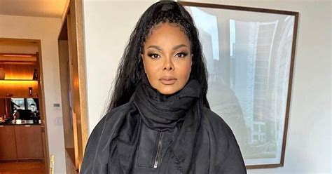 Janet Jackson Puts On A Racy Act On Stage As She Puts Her Hand On The