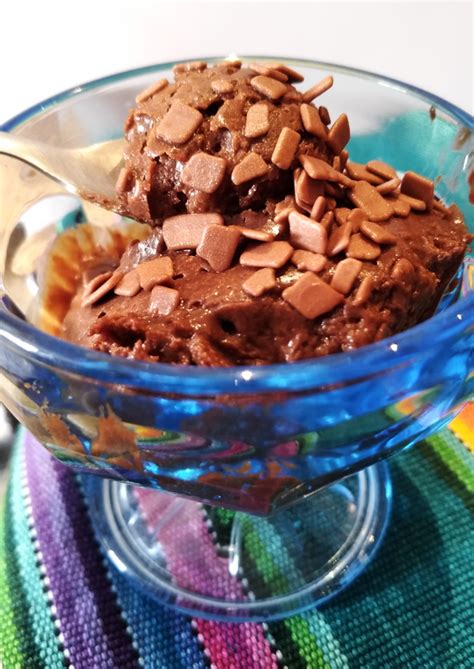 4 ovos 2 xcaras rasas de acar 4 colheres de sopa bem cheias de chocolate em p 1 pacote (cerca de 200g) de manteiga sem sal 1 colher de sopa de margarina como fazer (em dez minutos): Mousse de chocolate simples - tenho certeza que você vai ...