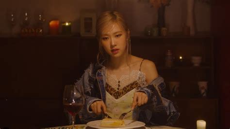 Honestly, she's been my boas wrecker for 2019. Popularity Of BLACKPINK's Rosé Felt Through Coming Soon ...
