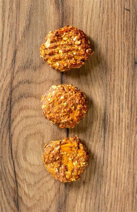 Here on my little farm there is a lot of work to do. Calming cinnamon dog biscuit recipe in 2020 | Diabetic dog ...