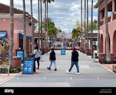 Orlandofl Usa April 3 2021 People Walking Around Universal Studios