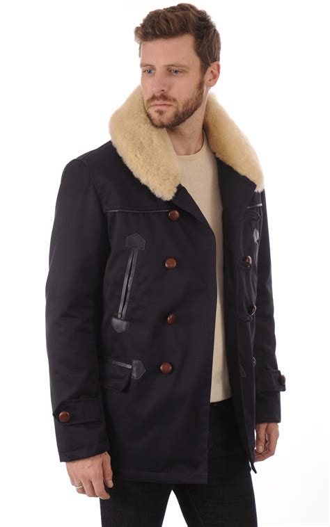 Toutes les catégories veste, 3/4 porte cles blouson toque, bonnet, chapka ceinture, sac doudoune cache oreille, bandeau col, tour de cou etole, echarpe gilet, poncho, cape gants, mitaine, guetre robe, jupe, top manteau, 7/8 pantalon, short accessoires gilet, pull. Authentique Canadienne Marine | Veste en cuir